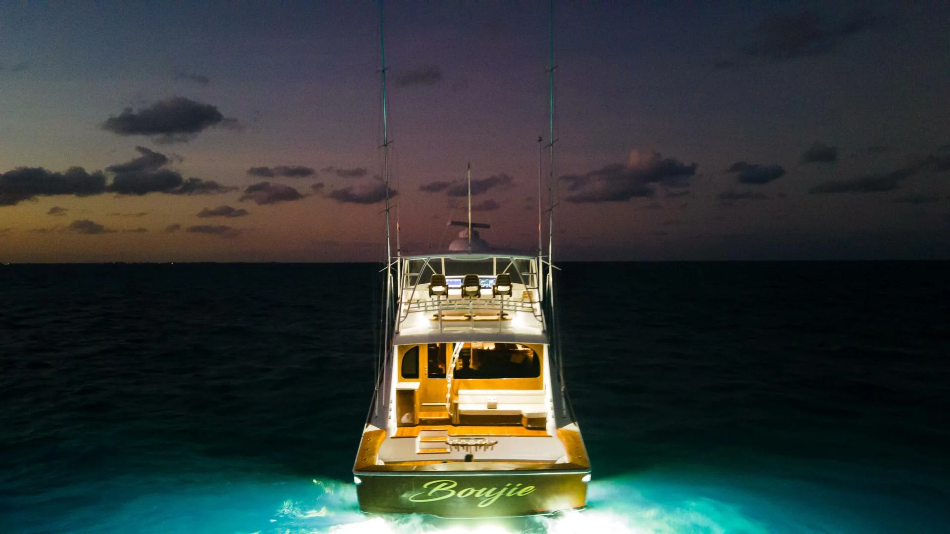 Viking 82 Convertible BOUJIE exterior lines · Yates México · Quepos Costa Rica