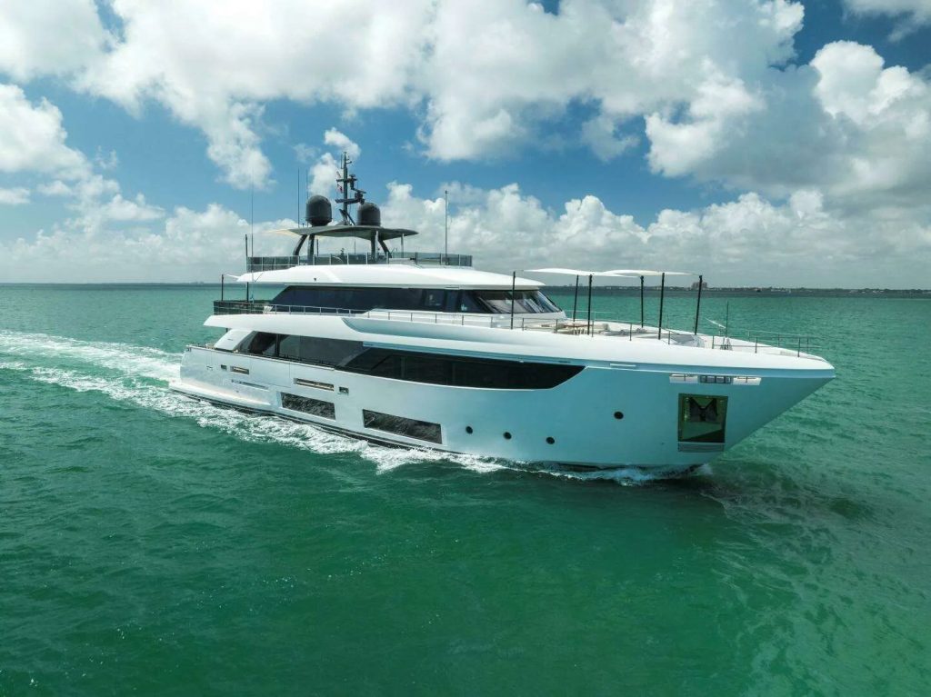 2023 Custom Line Navetta 108' en venta en Miami, Florida