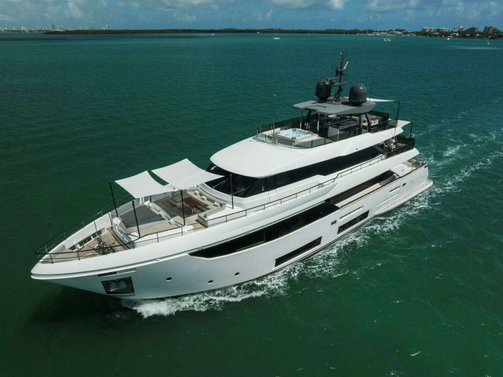 2023 Custom Line Navetta 108' en venta en Miami, Florida
