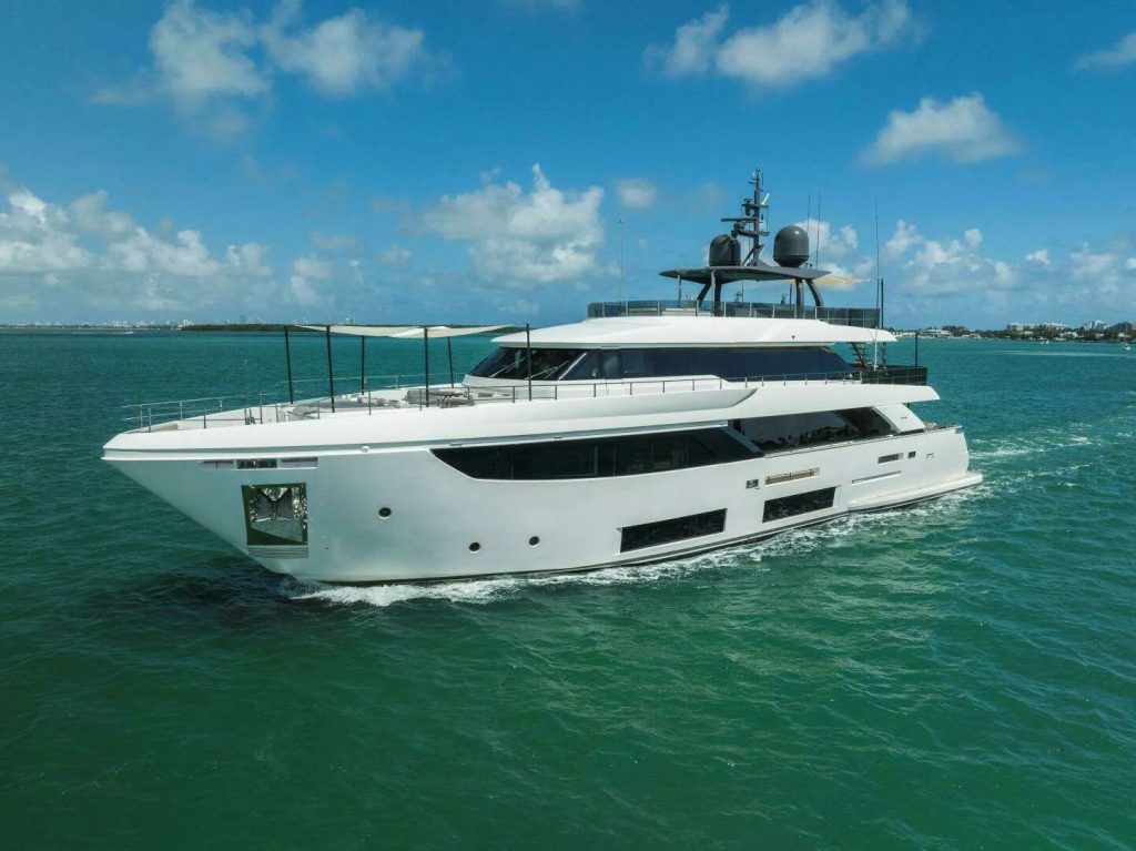 2023 Custom Line Navetta 108' en venta en Miami, Florida
